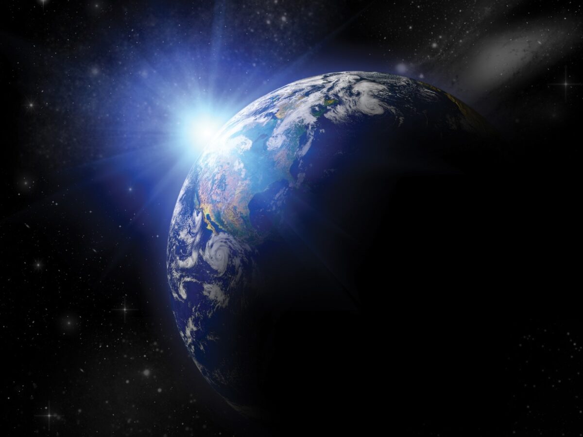 Weaving Earth and space science concepts into traditional science classes.